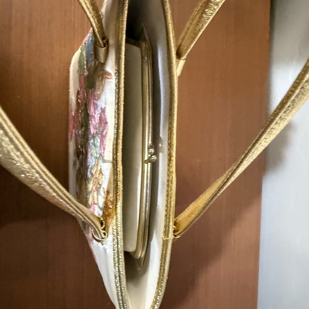 Vtg 50s 60s “Adrian’s of Palm Springs”Floral Embroidered Gold Accent Silk Purse - Picture 3 of 9